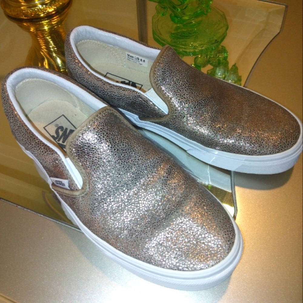 Athletic shoe